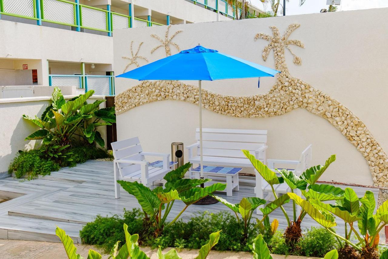 Blue Horizon Hotel Rockley Екстериор снимка