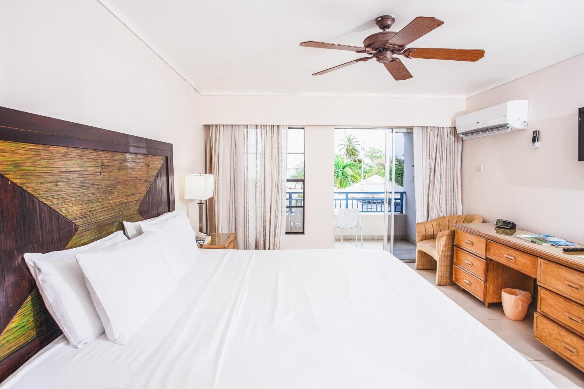 Blue Horizon Hotel Rockley Екстериор снимка