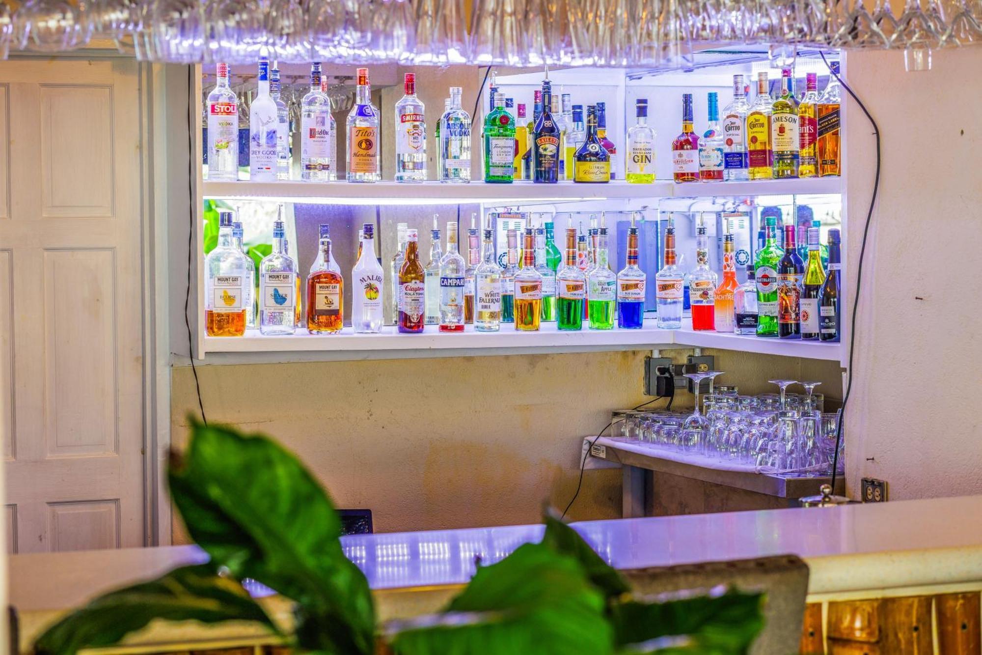Blue Horizon Hotel Rockley Екстериор снимка